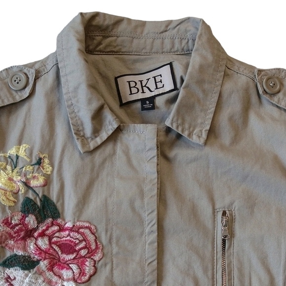 BKE 100% Cotton Khaki Floral Embroidered Lightweight Utility Jacket Boho - Picture 4 of 9